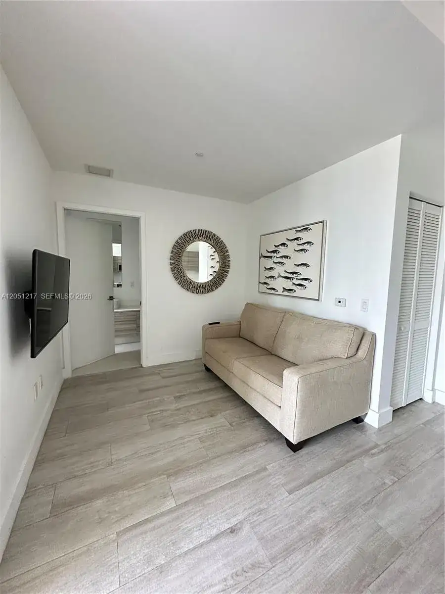 121 NE 34th St # L605, Miami FL 33137 photo 2
