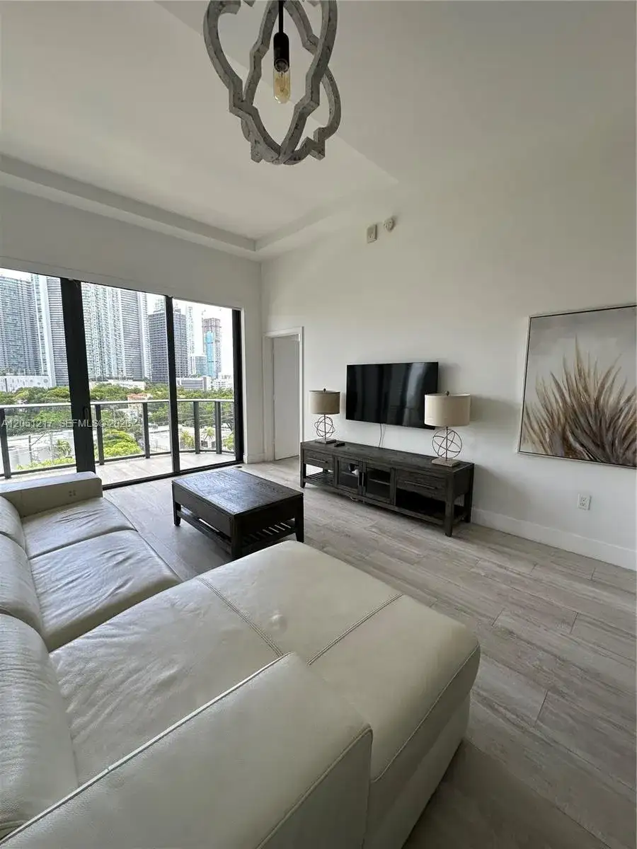 121 NE 34th St # L605, Miami FL 33137 photo 5
