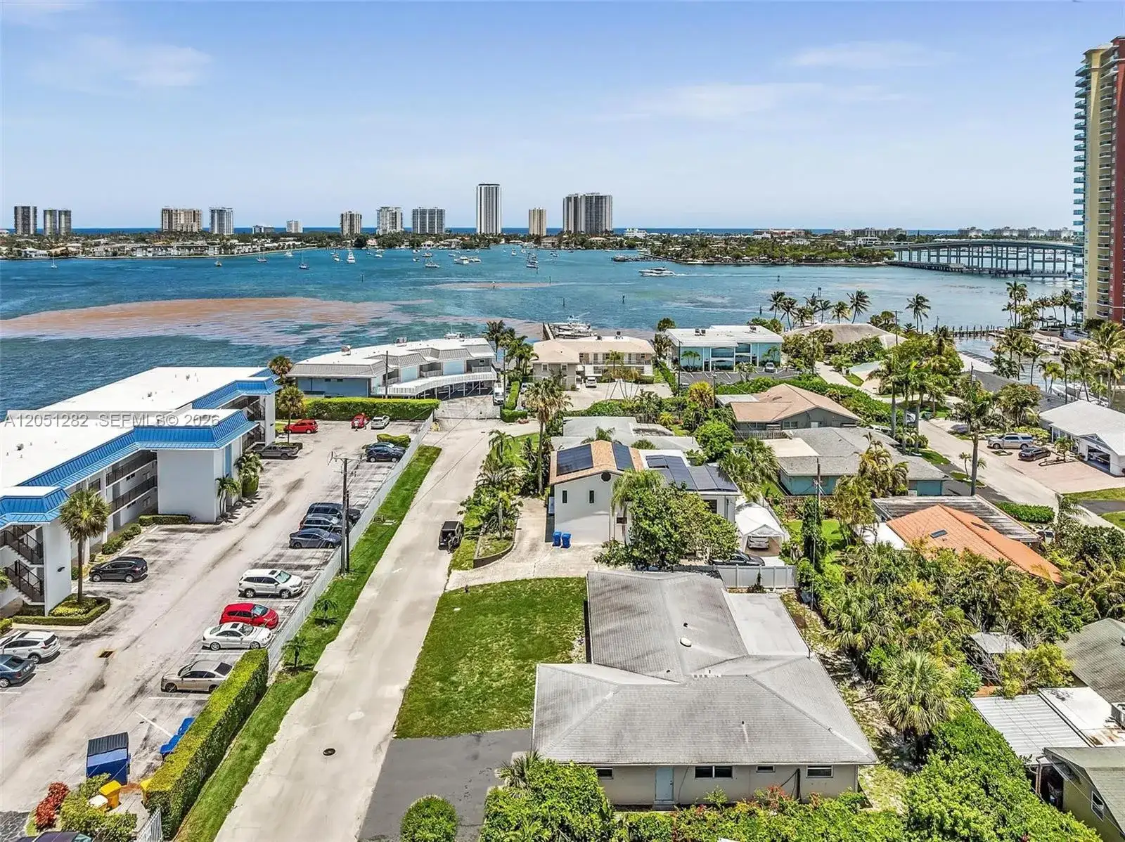 411 Wilma Cir, Riviera Beach FL 33404 photo 4