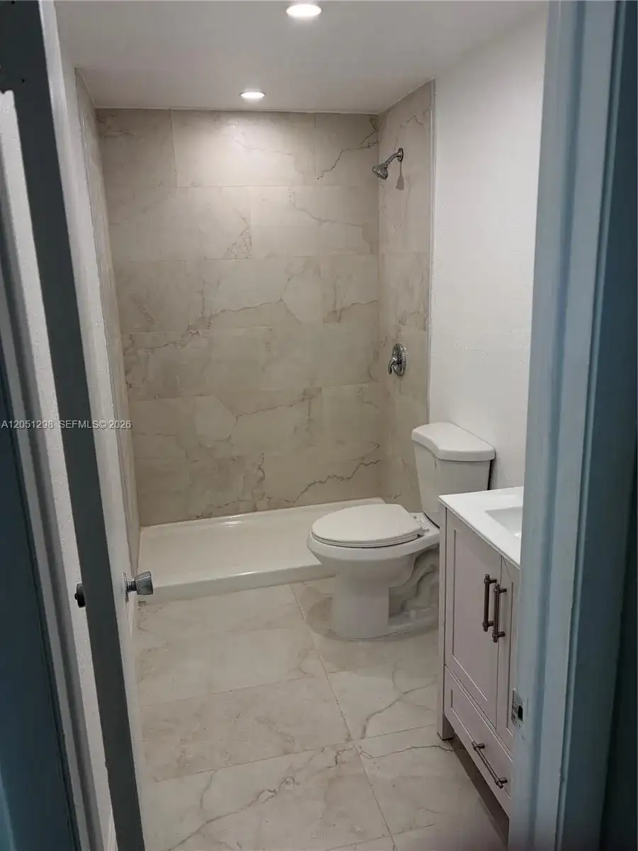6980 NW 186th St # 525A, Hialeah FL 33015 photo 3