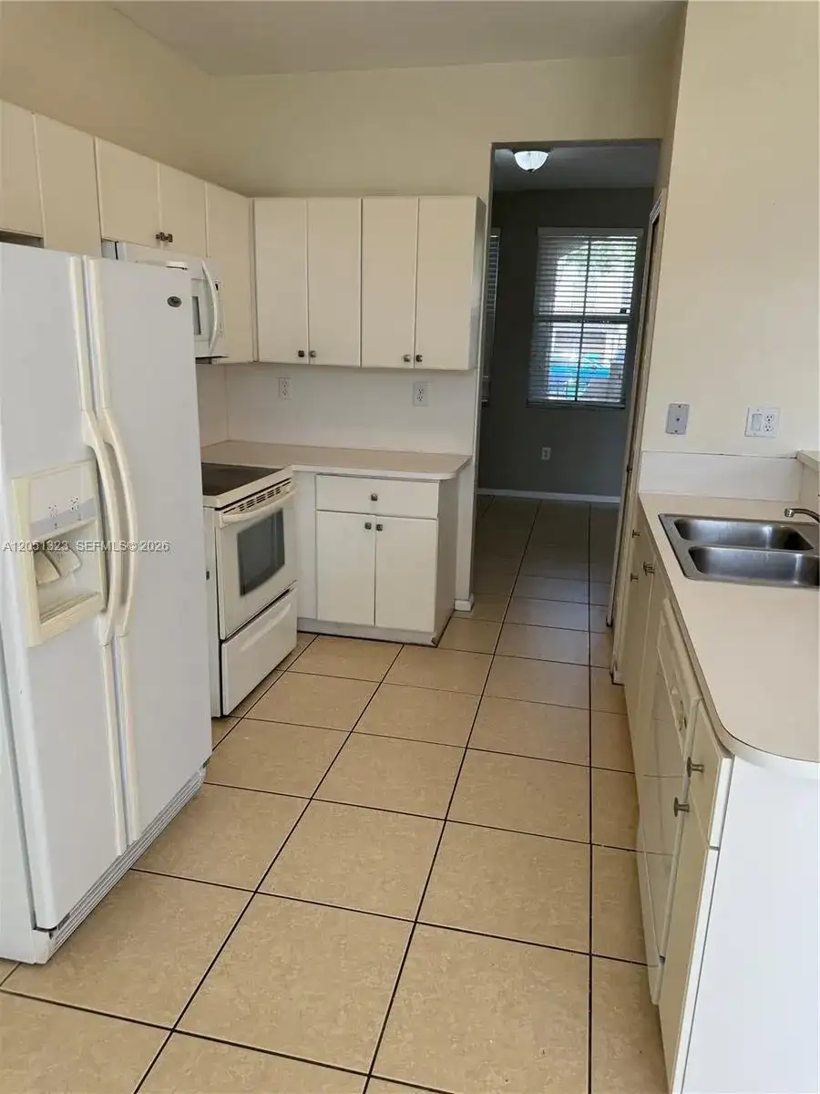 944 SW 154th Path # 944, Miami FL 33194 photo 3