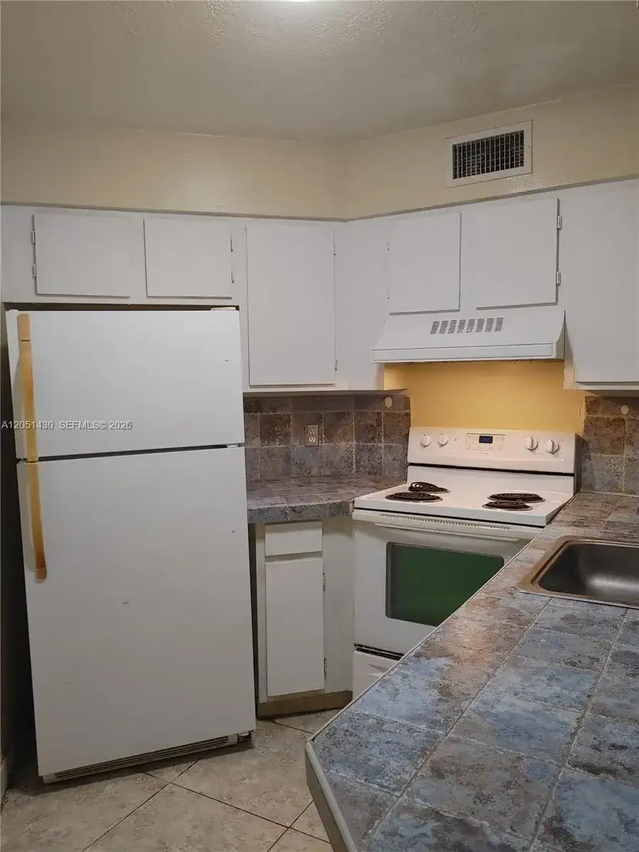 212 Lake Pointe Dr # 112, Oakland Park FL 33309 photo 3