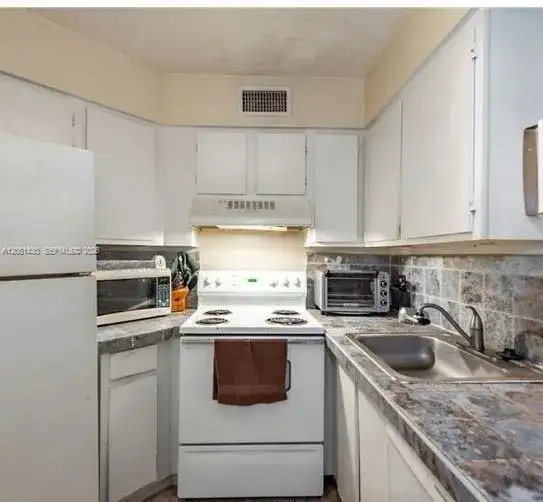 212 Lake Pointe Dr # 112, Oakland Park FL 33309 photo 4