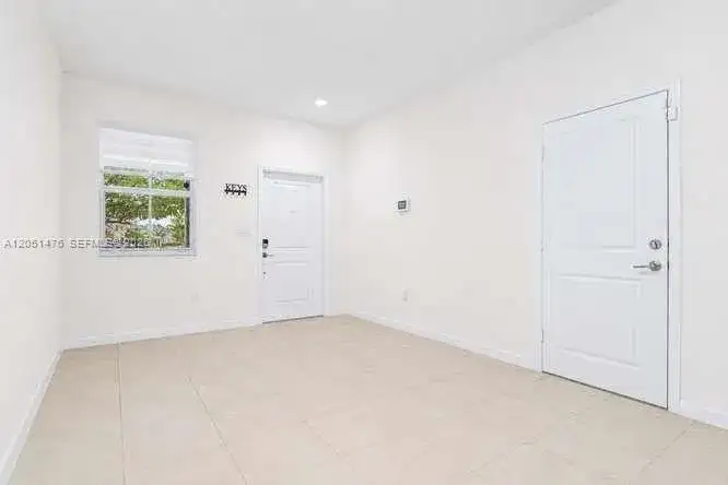 1020 SE 26th Ter, Homestead FL 33035 photo 2