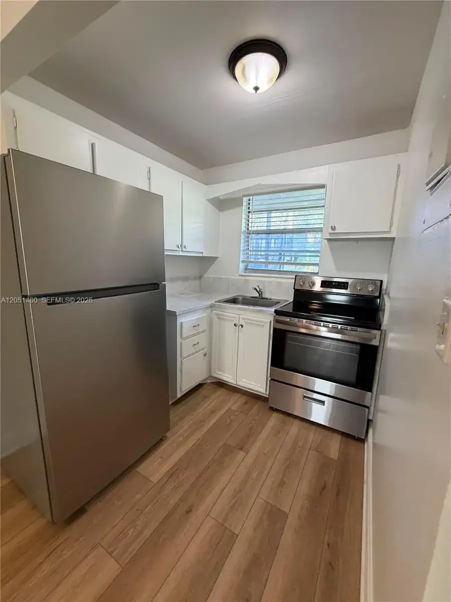 7041 Sunset Strip # 109, Sunrise FL 33313 photo 2
