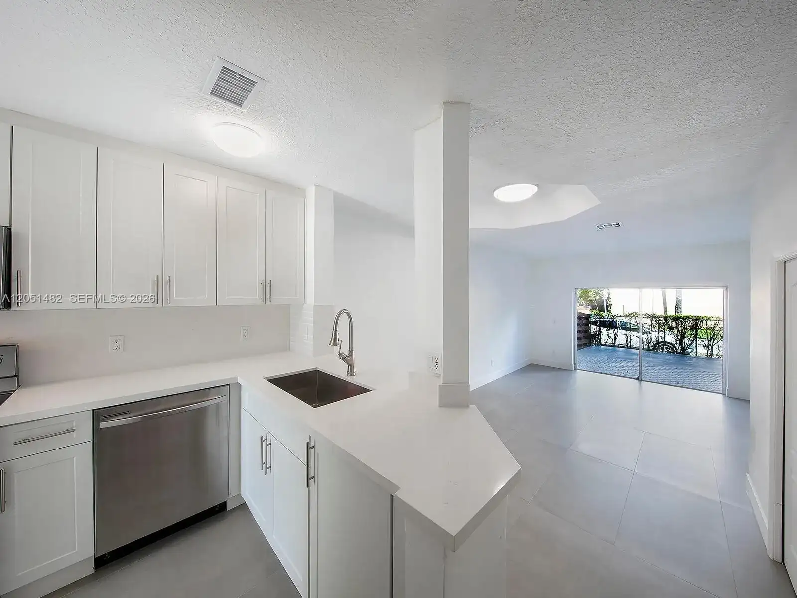 8260 NW 10th St # 6, Miami FL 33126 photo 2