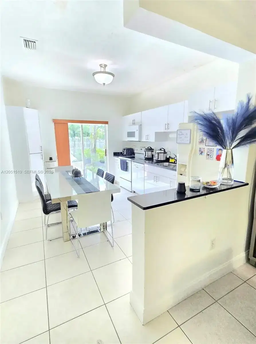 6900 NW 179 ST # 1, Hialeah FL 33015 photo 3