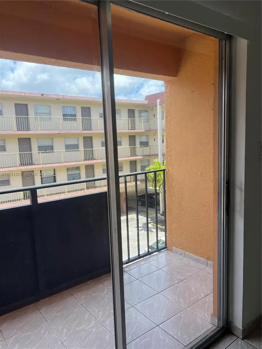 295 NW 72nd Ave # 306, Miami FL 33126 photo 3