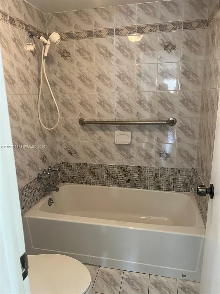 295 NW 72nd Ave # 306, Miami FL 33126 photo 4