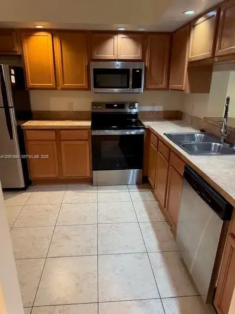 100 SW 130th Ter # 308C, Pembroke Pines FL 33027 photo 2