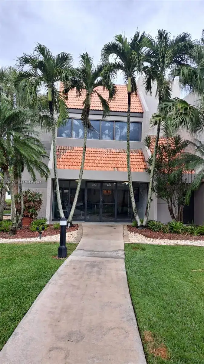 230 Lakeview Dr # 310, Weston FL 33326 photo 4