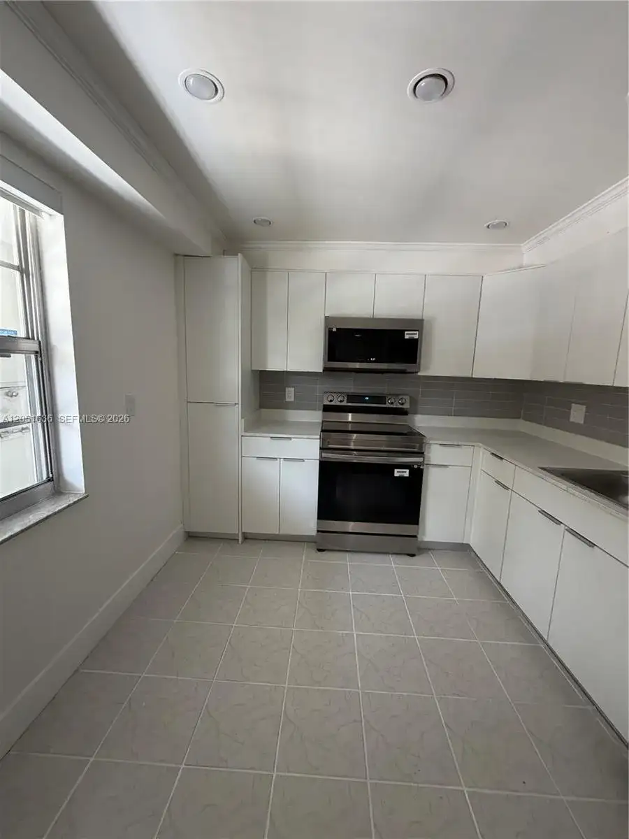 4007 N Cypress Dr # 203, Pompano Beach FL 33069 photo 2