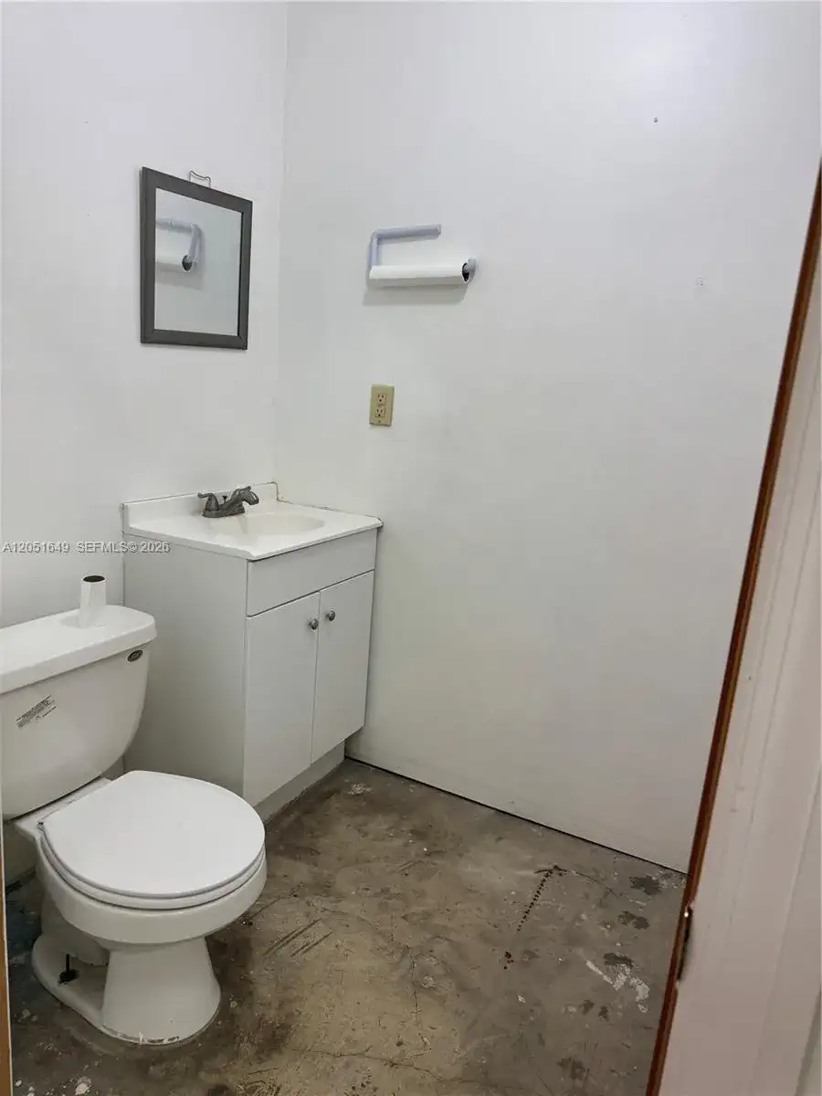 10411 NW 28th St, Doral FL 33172 photo 5