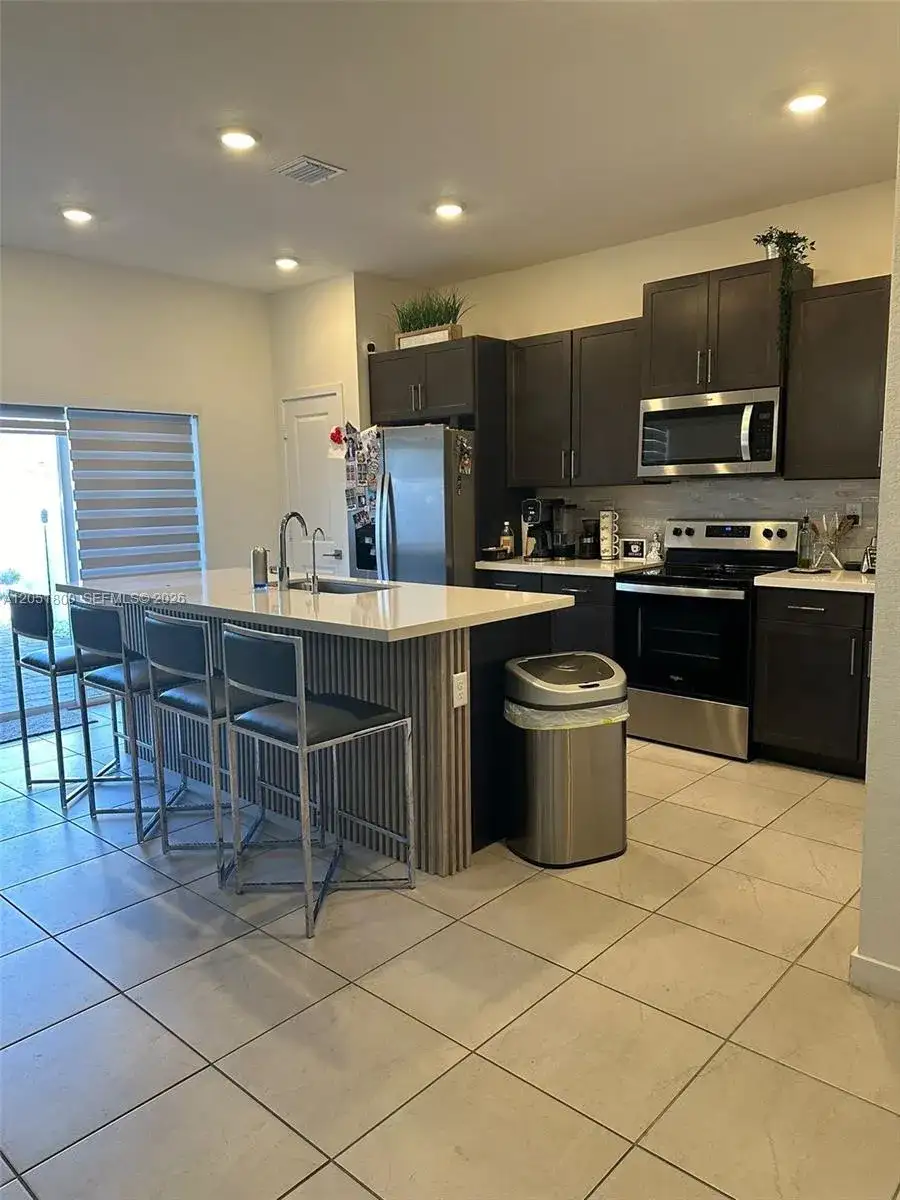 785 SE 18th St, Homestead FL 33034 photo 2