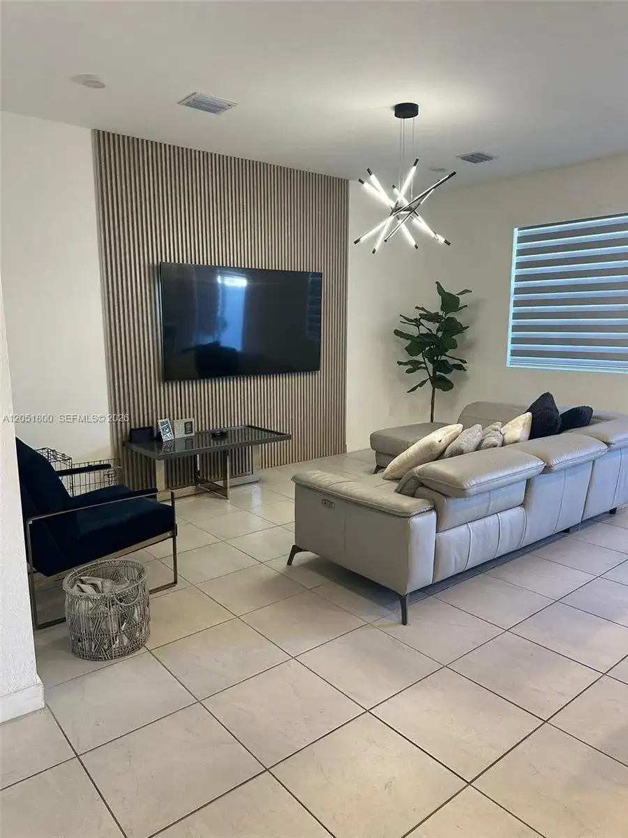 785 SE 18th St, Homestead FL 33034 photo 3
