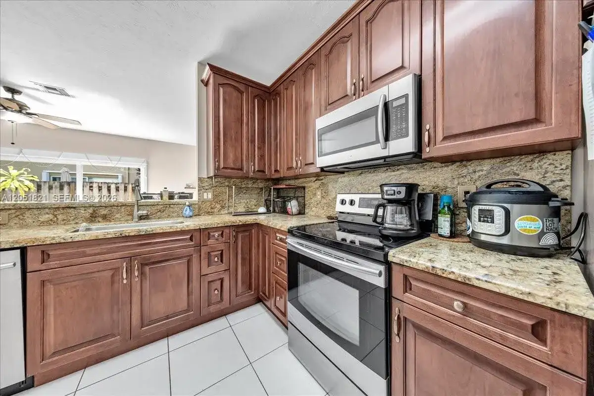 16138 Emerald Cove Rd, Weston FL 33331 photo 4