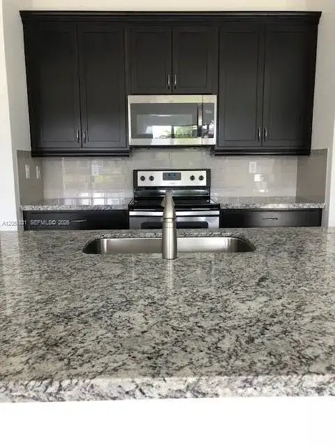 11566 SW 13th Ln, Pembroke Pines FL 33025 photo 2