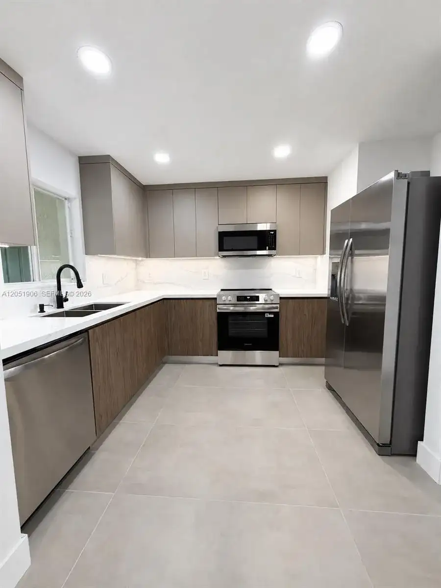 5905 Manchester Way, Tamarac FL 33321 photo 4