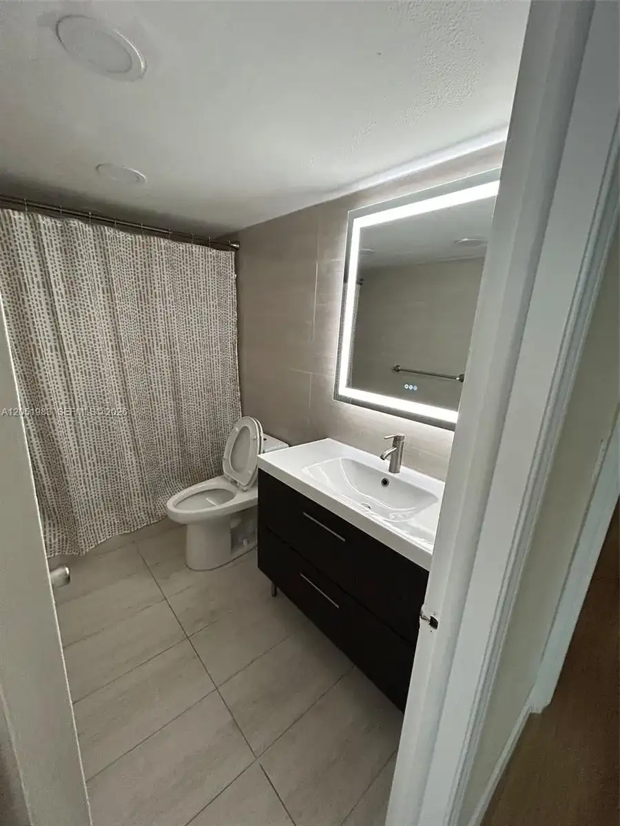 9461 Evergreen Pl # 303, Davie FL 33324 photo 5