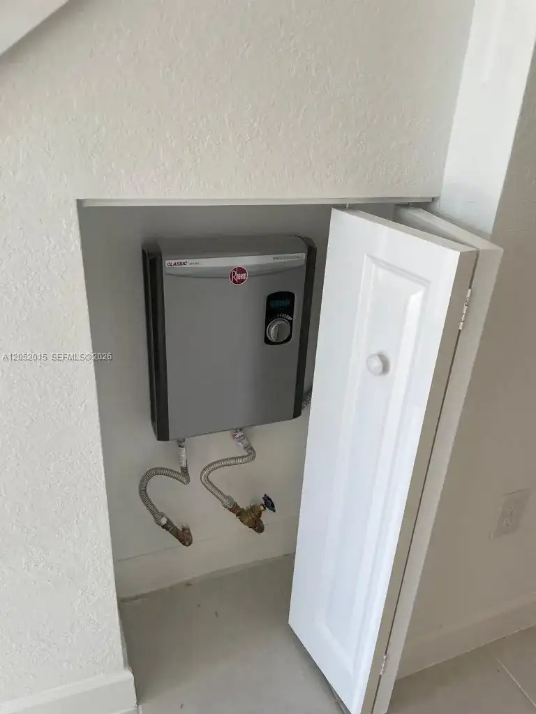825 NE 211th St # 825, Miami FL 33179 photo 5