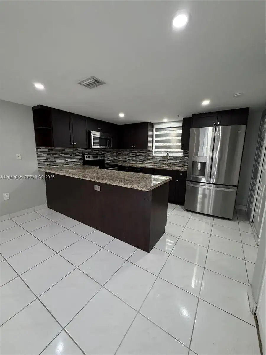 551 NW 82nd Ave # 516, Miami FL 33126 photo 4