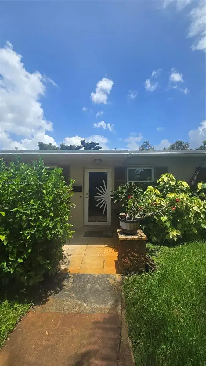 8291 NW 17th Ct, Pembroke Pines FL 33024 photo 3