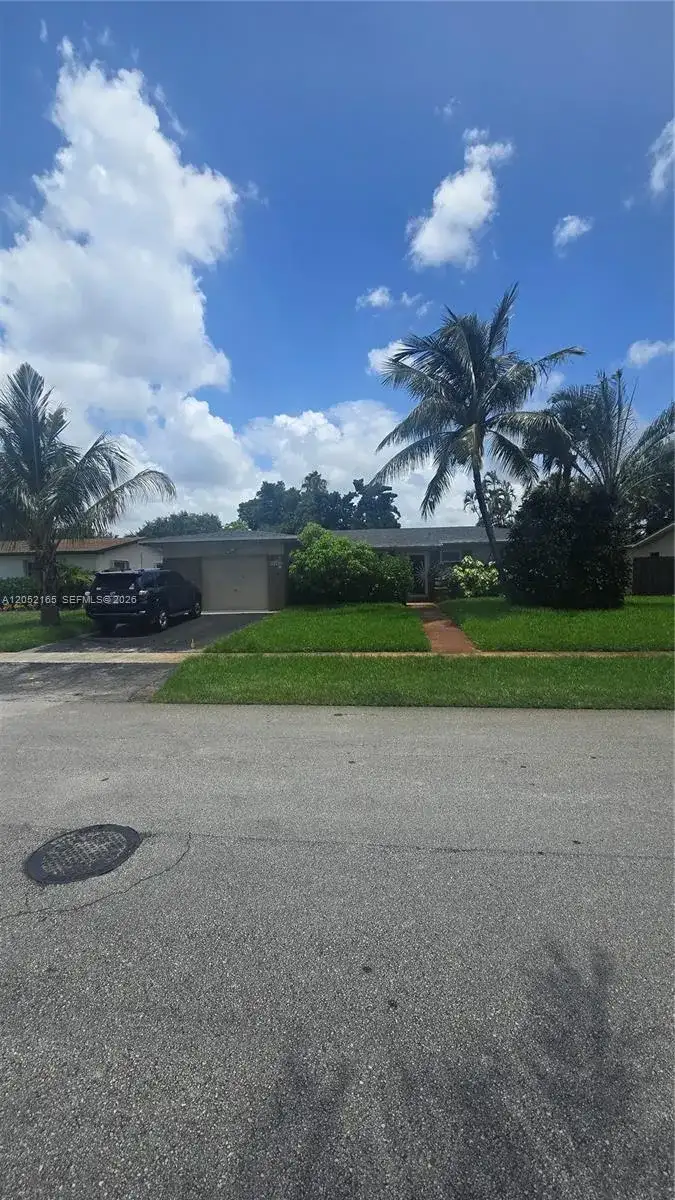 8291 NW 17th Ct, Pembroke Pines FL 33024 photo 4