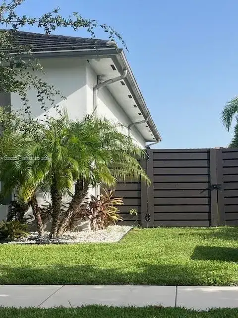 15226 SW 176th Ln, Miami FL 33187 photo 2