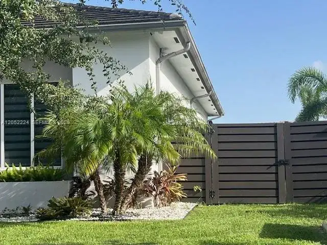 15226 SW 176th Ln, Miami FL 33187 photo 3