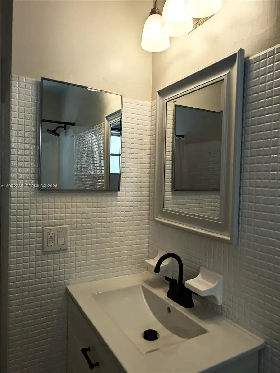 888 SW 62nd Ave, North Lauderdale FL 33068 photo 5