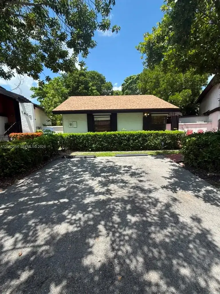 1470 Flamingo Ct, Pembroke Pines FL 33026 photo 2