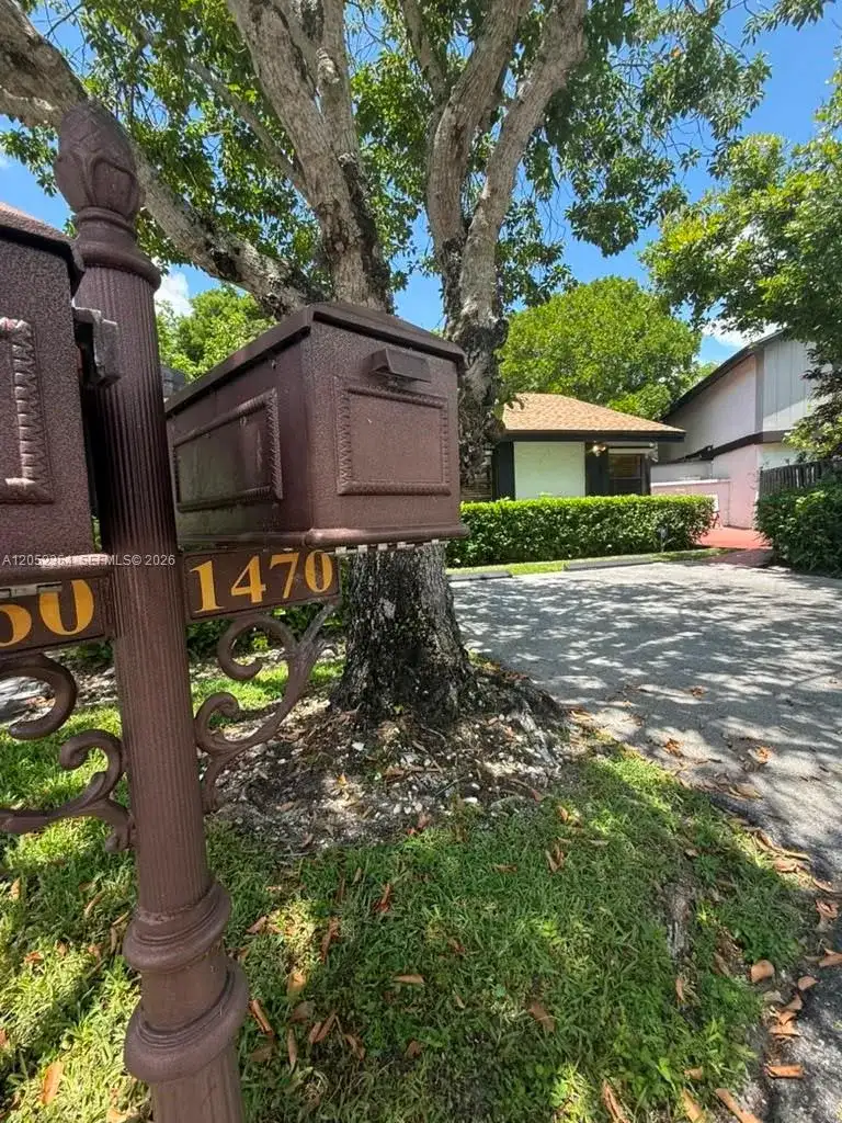 1470 Flamingo Ct, Pembroke Pines FL 33026 photo 3