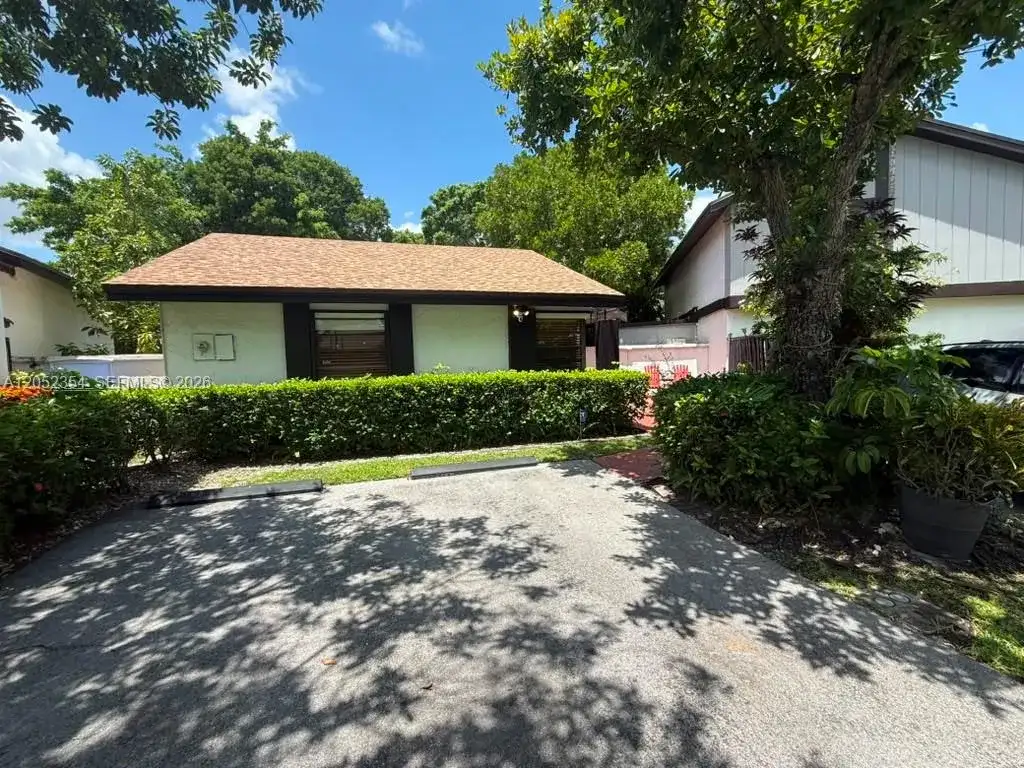 1470 Flamingo Ct, Pembroke Pines FL 33026 photo 4