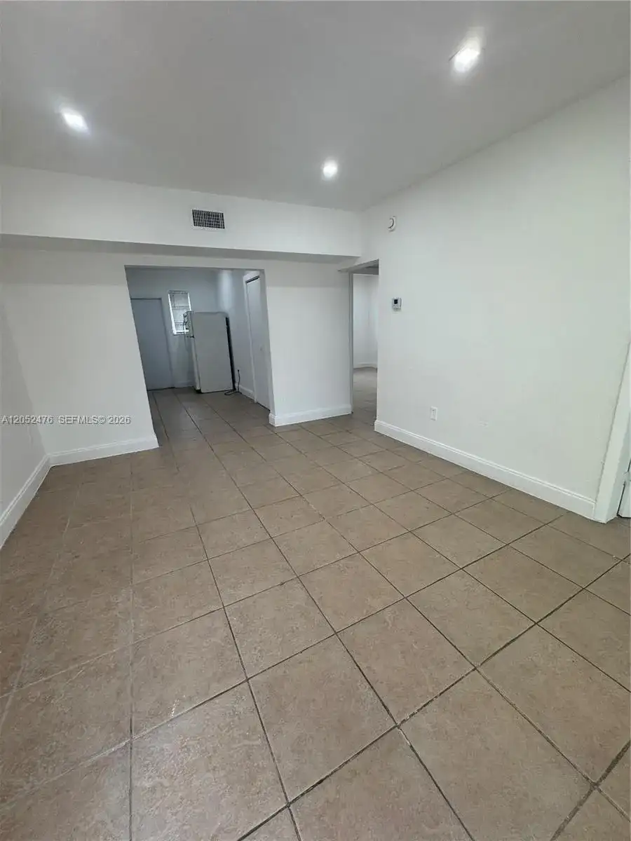 1951 NE 167th St # 1, North Miami Beach FL 33162 photo 4