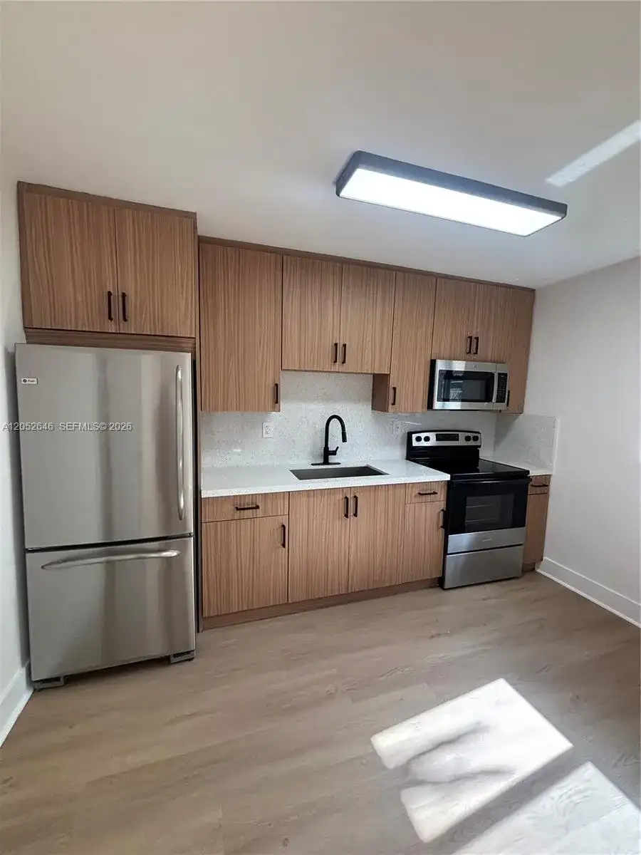 1353 NW 5th St # 1, Miami FL 33125 photo 2