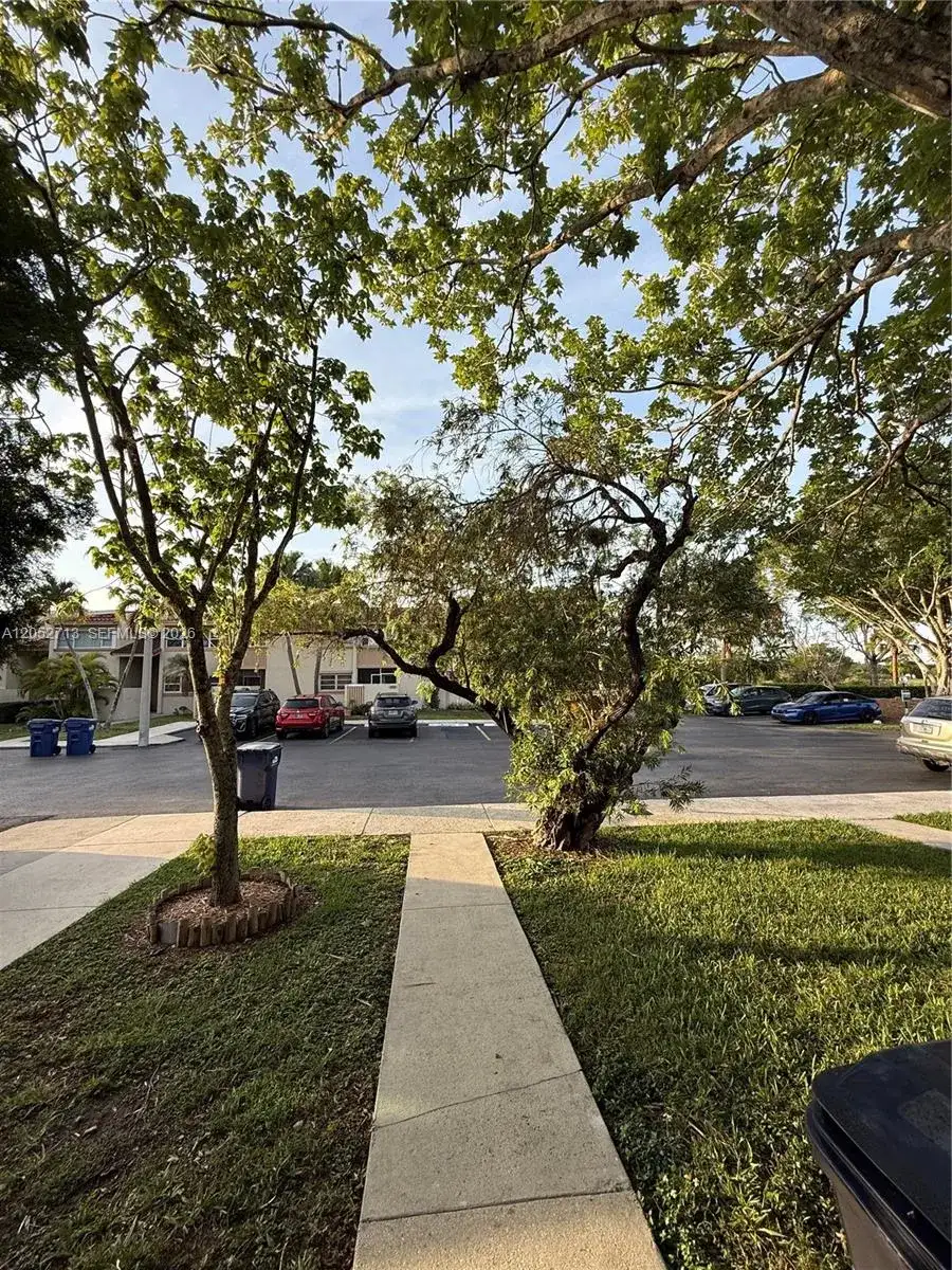 14293 Kendale Lakes Cir # 14293, Miami FL 33183 photo 3