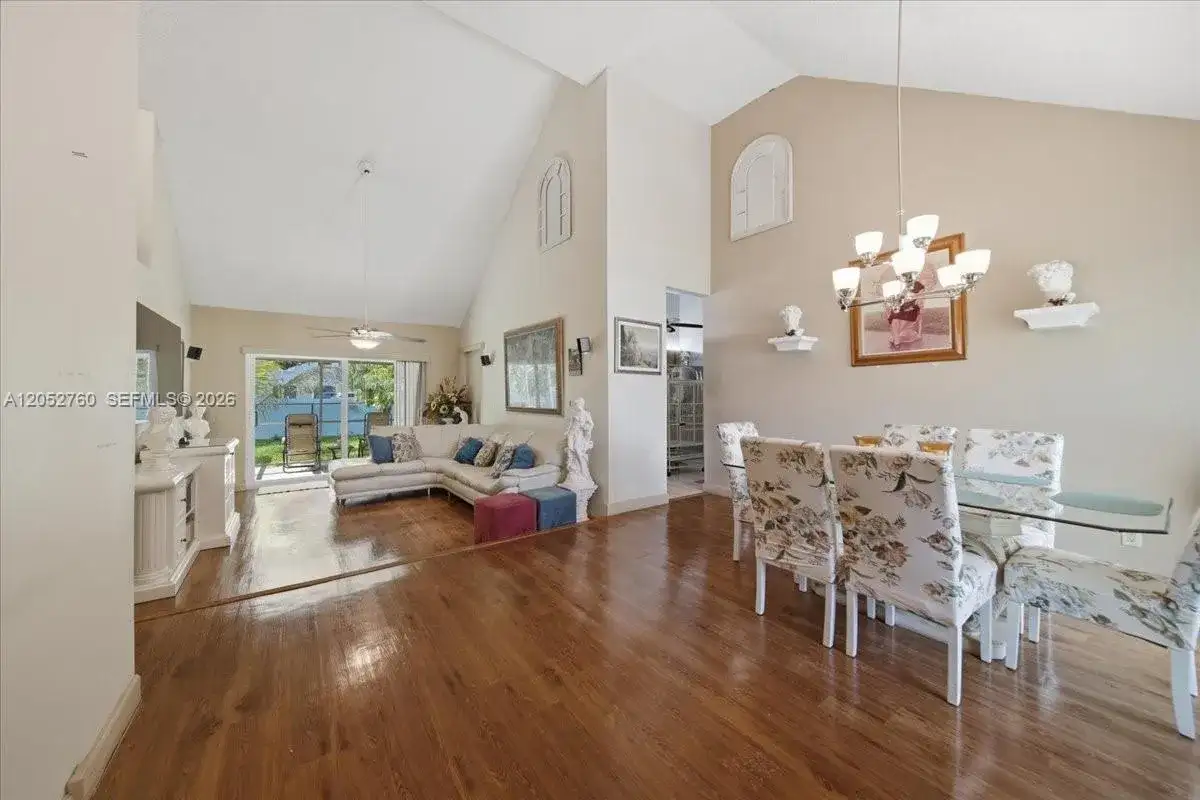 9050 Crescent Dr, Miramar FL 33025 photo 2