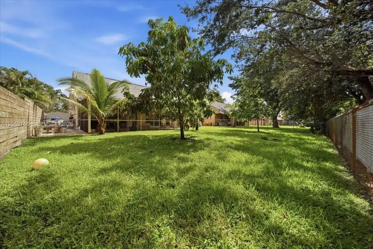 9050 Crescent Dr, Miramar FL 33025 photo 3