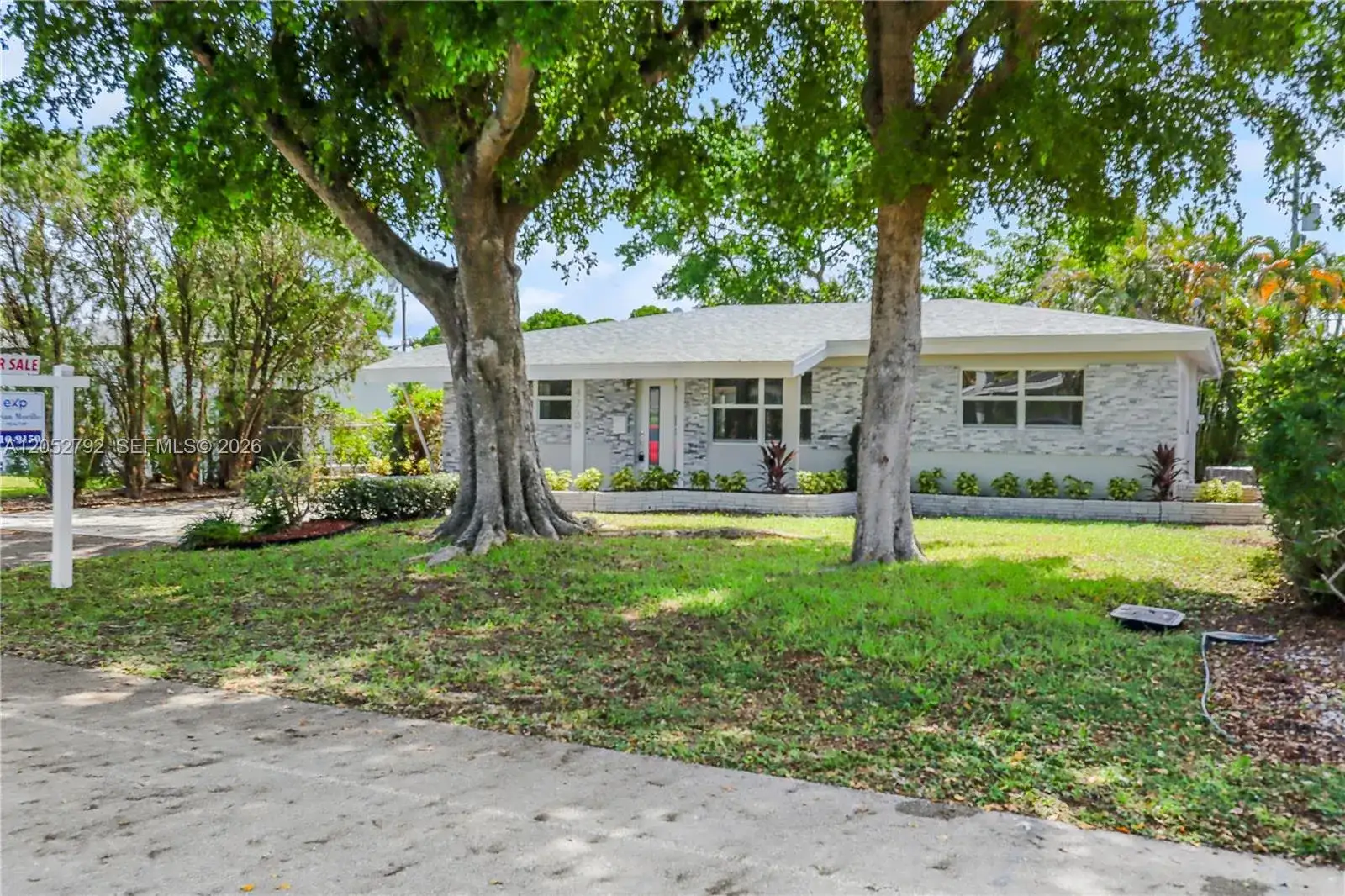 4730 NE 2nd Ave, Oakland Park FL 33334 photo 5