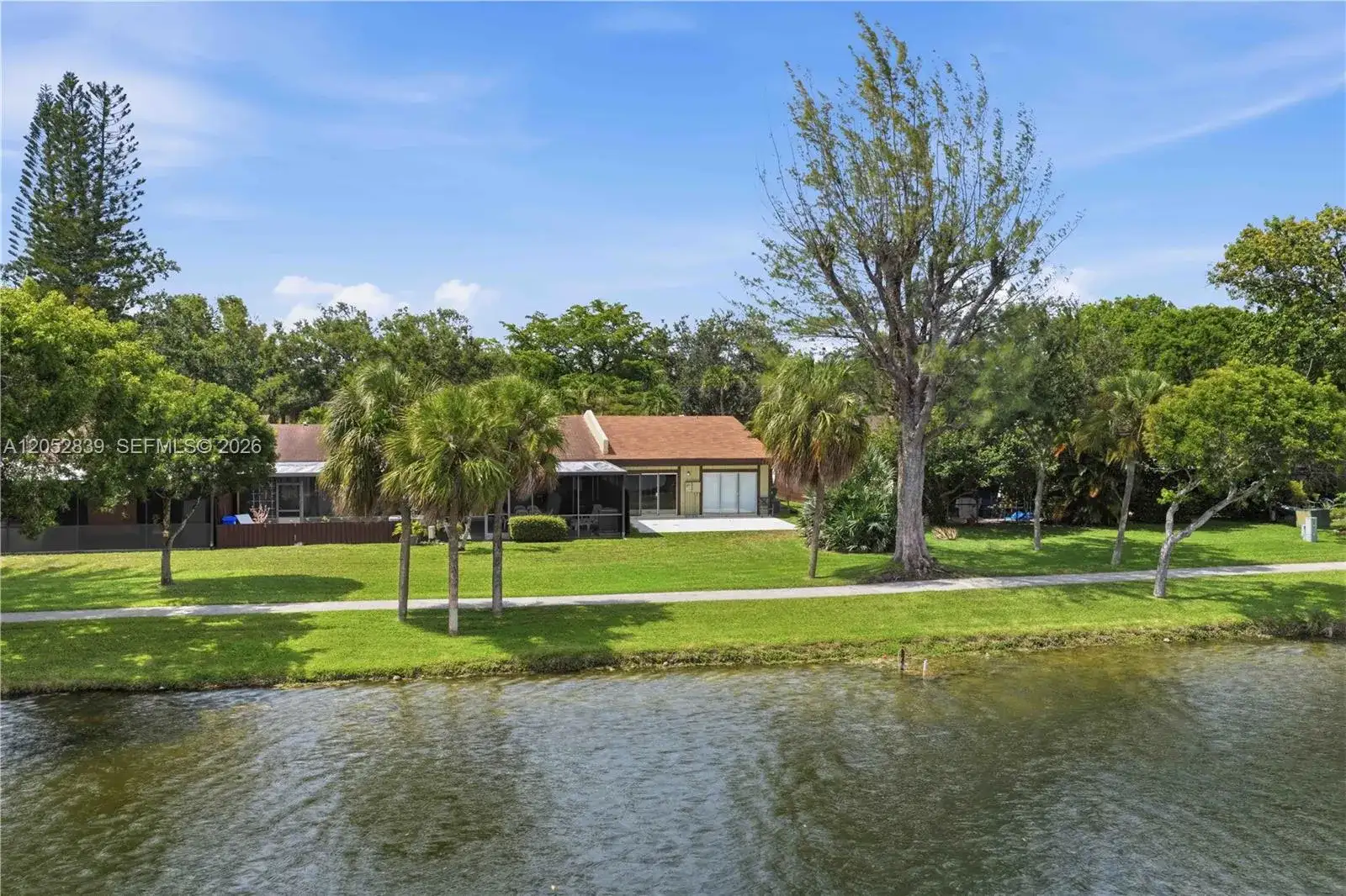 10680 Cherry Ave, Pembroke Pines FL 33026 photo 2