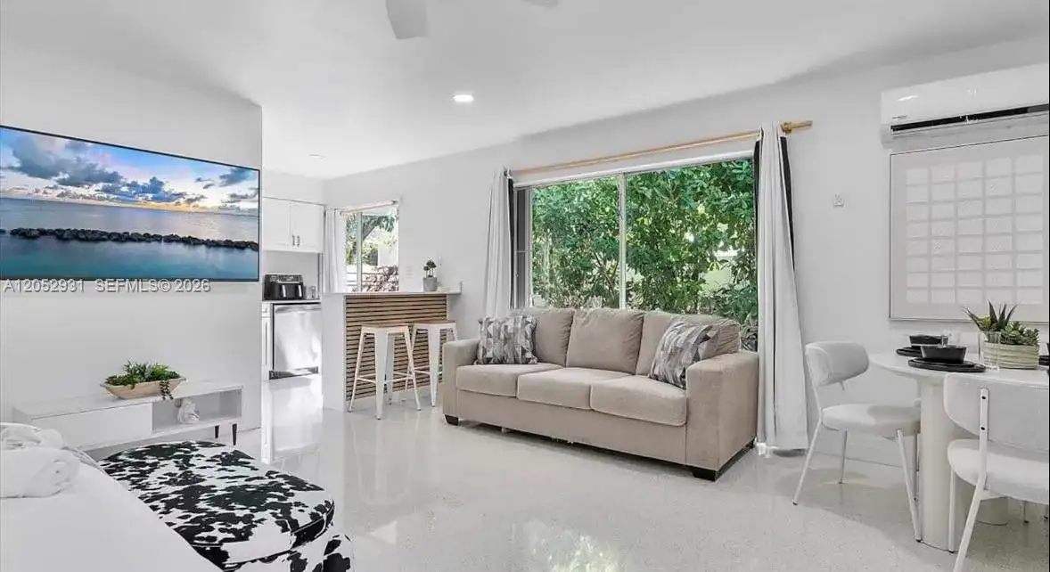 333 Palm St, Hollywood FL 33019 photo 5