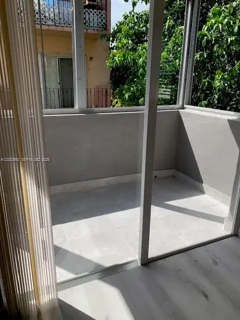 1035  west 77  th st # 304, Hialeah FL 33014 photo 5