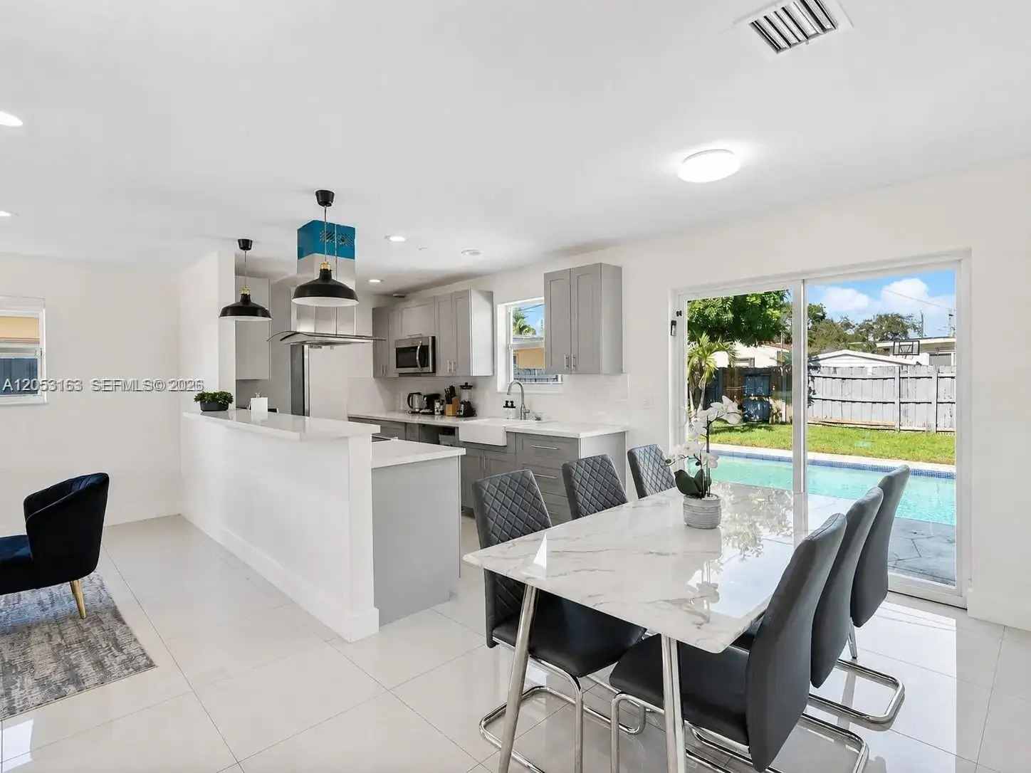 6441 Meade St, Hollywood FL 33024 photo 2
