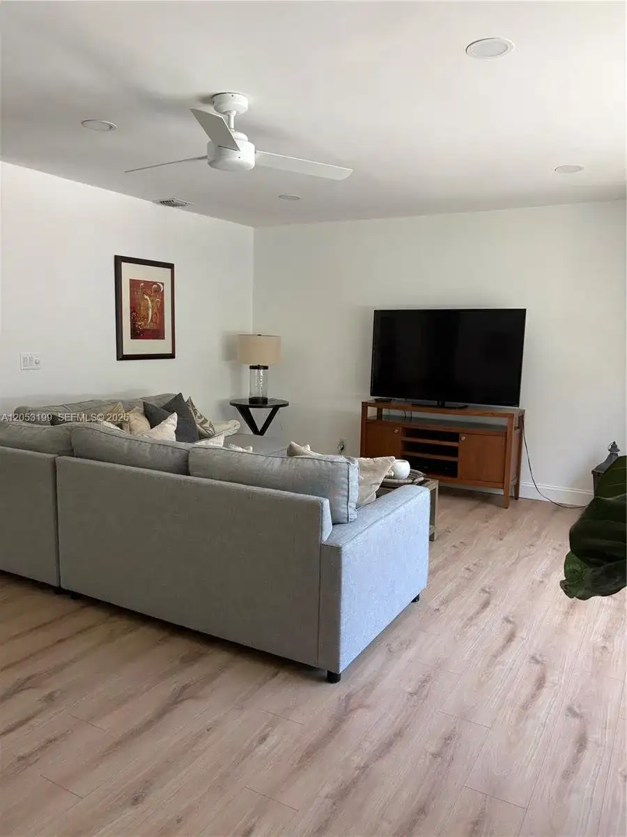 3397 NE 20th Ave, Oakland Park FL 33306 photo 5