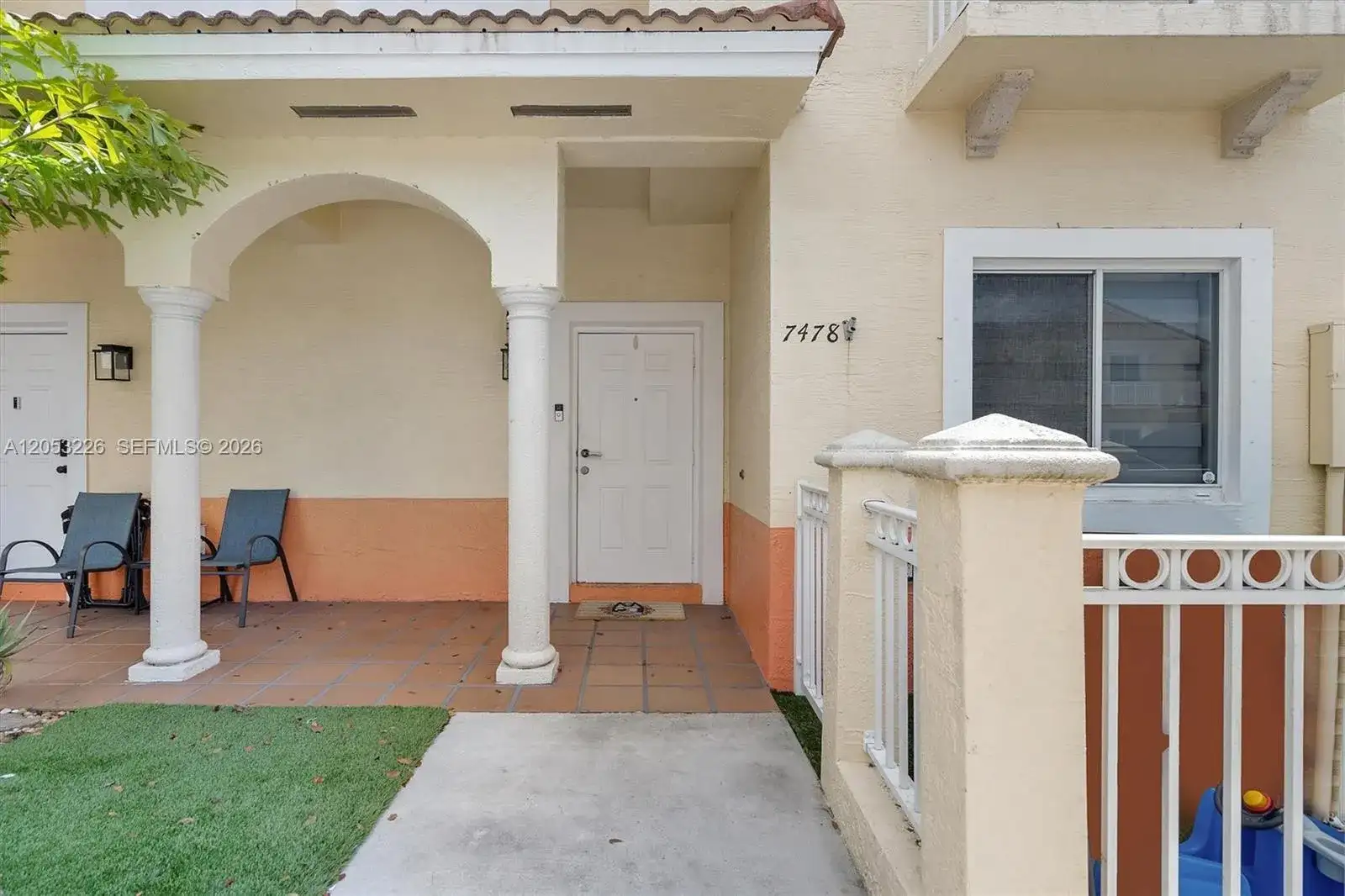 7478 NW 180th Ter, Hialeah FL 33015 photo 2