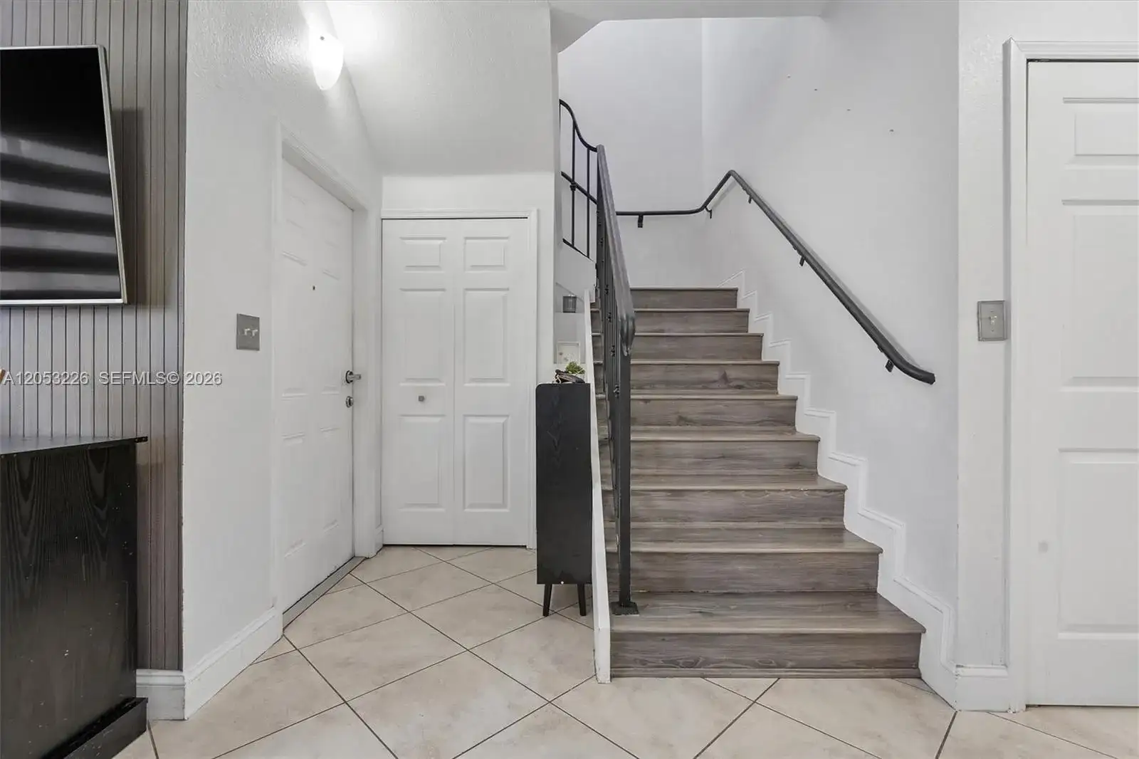 7478 NW 180th Ter, Hialeah FL 33015 photo 3