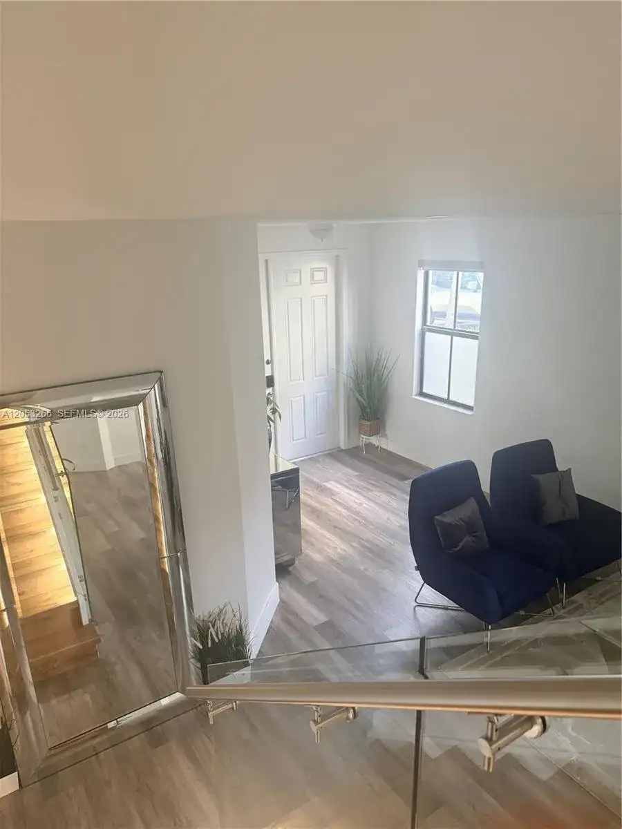 10057 NW 88th Ter, Doral FL 33178 photo 2