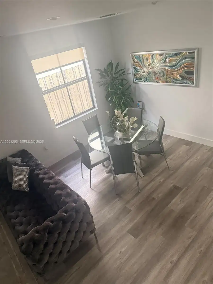 10057 NW 88th Ter, Doral FL 33178 photo 3