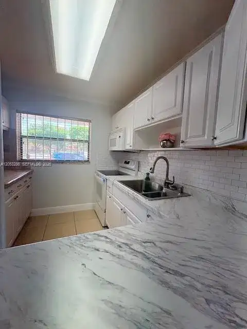 220 W Park Dr # 3, Miami FL 33172 photo 4