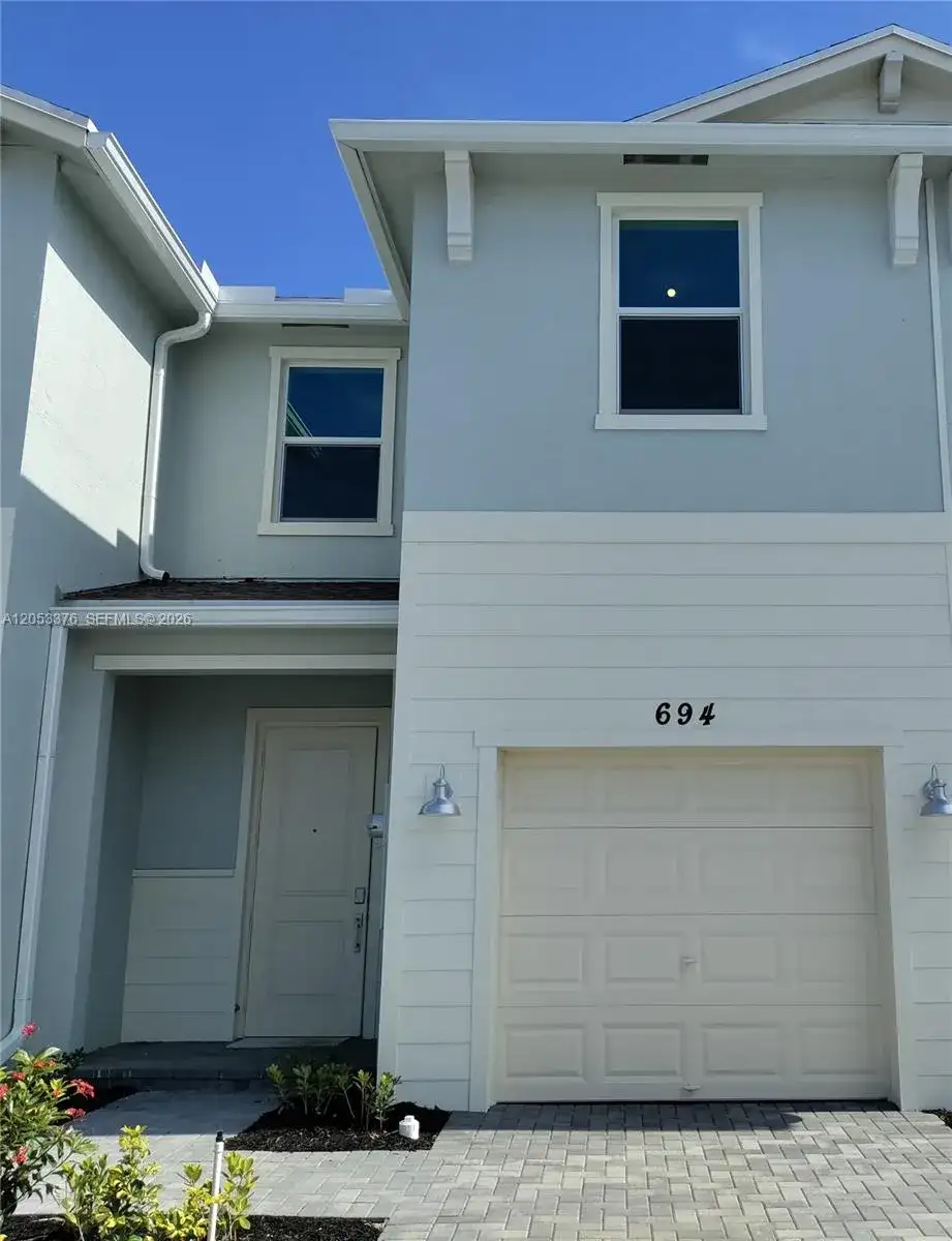 694 SE Lake Falls St, Port St. Lucie FL 34984 photo 2